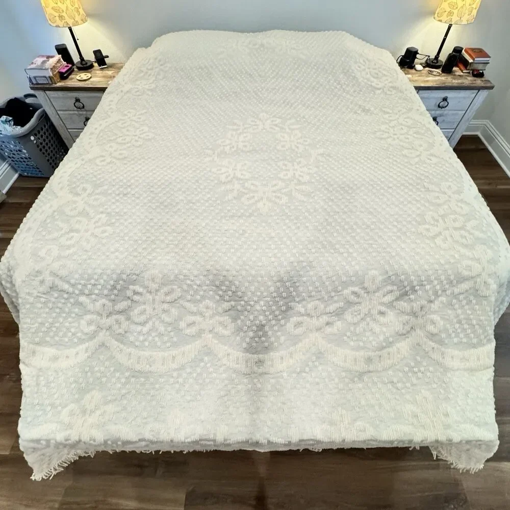 Hobnail Bedspread Chenille King Vtg 110x115 Medallion Farmhouse Ivory Fringe